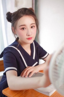 伽罗躺在床上流白色液体是什么